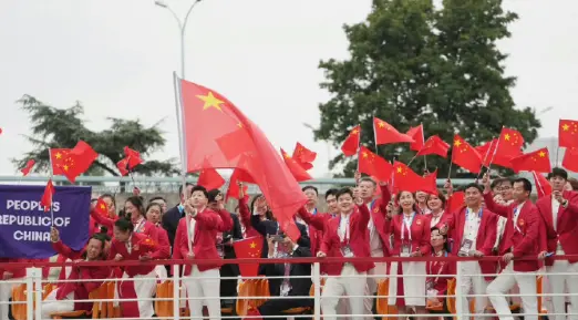 《2024巴黎奥运会开幕式》：视觉盛宴还是文化灾难？当埃菲尔铁塔遇上《画之国》，一场关于创意与争议的田园诗式奇观！